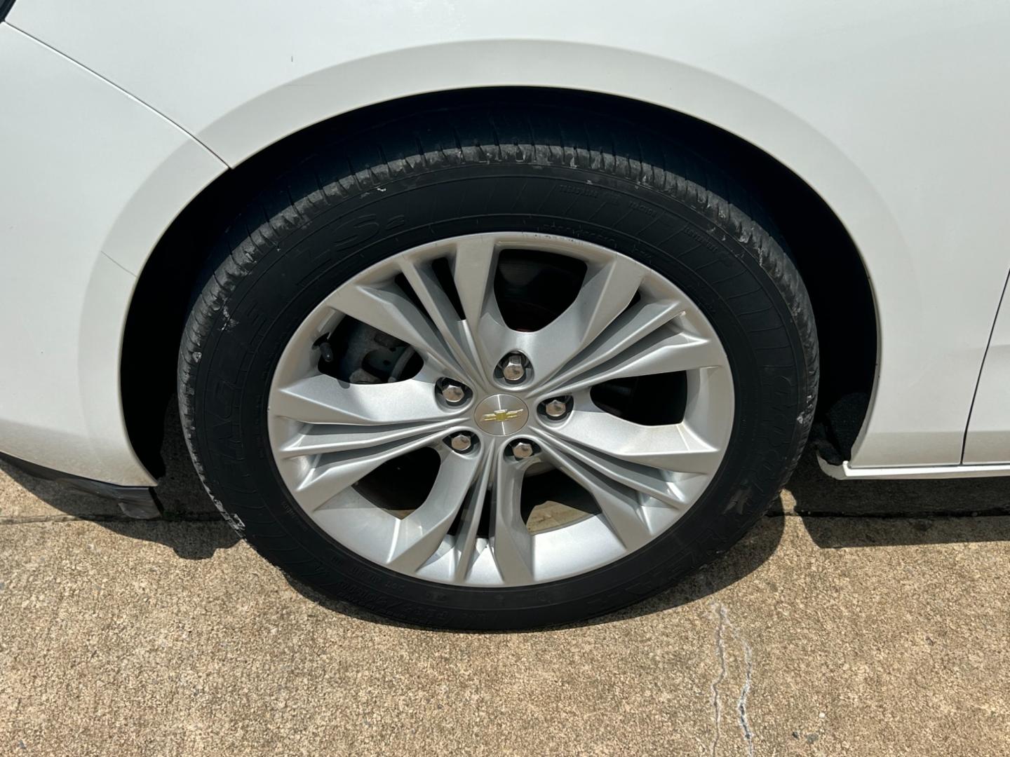 2015 White /Gray Chevrolet Impala CNG Sedan (2G1135SN0F9) with an 3.6L V6 engine, AUTOMATIC transmission, located at 17760 Hwy 62, Morris, OK, 74445, (918) 733-4887, 35.609104, -95.877060 - 2015 CHEVY IMPALA HAS THE 3.6 V6 ENGINE AND IS FWD. THE IMPALA IS A BI-FUEL CAR THAT RUNS ON BOTH CNG (COMPRESSED NATUAL GAS) OR GASOLINE. THIS CAR FEATURES KEYLESS REMOTE START, KEYLESS REMOTE ENTRY, POWER LOCKS, POWER WINDOWS, POWER SEATS, POWER MIRRORS, AM/FM STEREO, CD PLAYER, BLUETOOTH, LEATHER - Photo#22